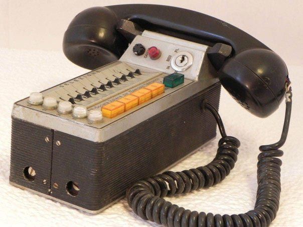 Автомобильный телефон Siemens 70-х годов